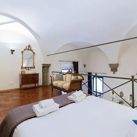 Le Colonne Palazzo Machiavelli * فلورنس